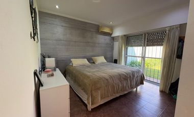 VENTA CASA 5 AMB CON PILETA EN BELLA VISTA CREDITO