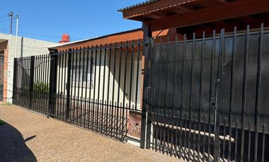 VENTA CASA 5 AMB CON PILETA EN BELLA VISTA CREDITO