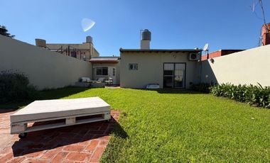 VENTA CASA 5 AMB CON PILETA EN BELLA VISTA CREDITO