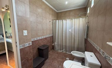 VENTA CASA 5 AMB CON PILETA EN BELLA VISTA CREDITO