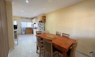 VENTA CASA 5 AMB CON PILETA EN BELLA VISTA CREDITO