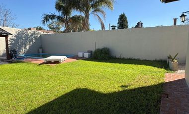 VENTA CASA 5 AMB CON PILETA EN BELLA VISTA CREDITO