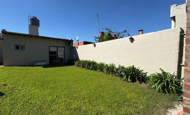 VENTA CASA 5 AMB CON PILETA EN BELLA VISTA CREDITO
