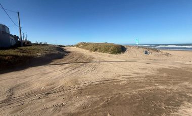 2 viviendas y galpon a 150mts de la playa