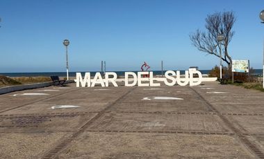 2 viviendas y galpon a 150mts de la playa
