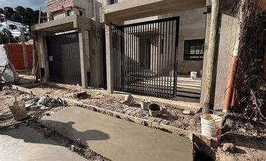 DUPLEX 2 DORMITORIOS EN VENTA CITY BELL + COCHERA