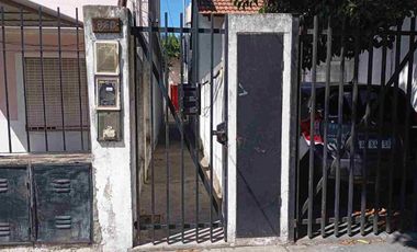 VENTA PH 2 AMBIENTES CON PATIO - LANÚS ESTE