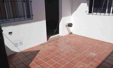 VENTA PH 2 AMBIENTES CON PATIO - LANÚS ESTE