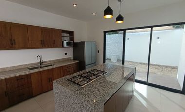 Estilo y Ahorro en Lunare Cholul: Casa Amueblada equipada con Paneles