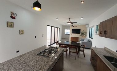 Estilo y Ahorro en Lunare Cholul: Casa Amueblada equipada con Paneles