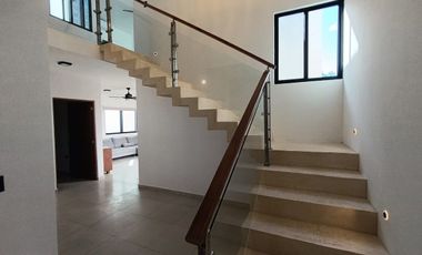 Estilo y Ahorro en Lunare Cholul: Casa Amueblada equipada con Paneles