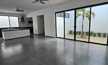 | Casa en renta en privada Chaactún Zona Country |