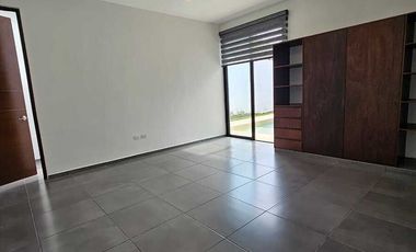 | Casa en renta en privada Chaactún Zona Country |