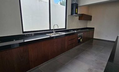 | Casa en renta en privada Chaactún Zona Country |