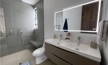 CASA EN UNIDAD CERRADA EN EL RETIRO