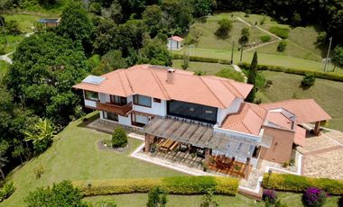 Casa Campestre En Arriendo, Sector Norteamerica - Bello