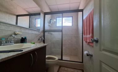 SE VENDE CASA EN VERSALLES, MODELO TOLEDO