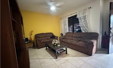 SE VENDE CASA EN VERSALLES, MODELO TOLEDO