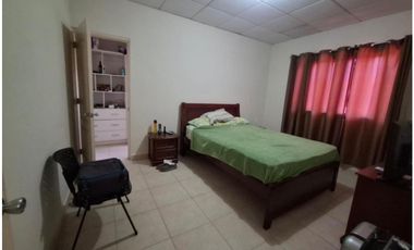 SE VENDE CASA EN VERSALLES, MODELO TOLEDO