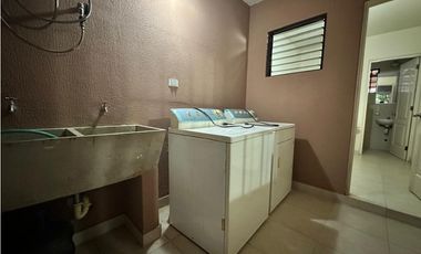 SE VENDE CASA EN VERSALLES, MODELO TOLEDO