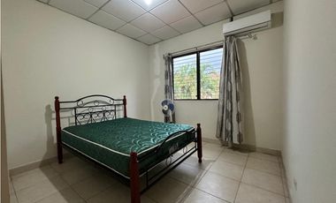 SE VENDE CASA EN VERSALLES, MODELO TOLEDO