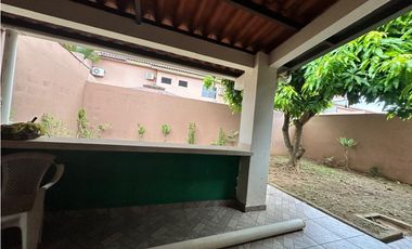 SE VENDE CASA EN VERSALLES, MODELO TOLEDO