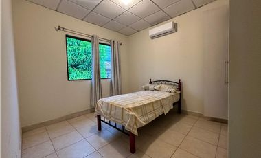 SE VENDE CASA EN VERSALLES, MODELO TOLEDO