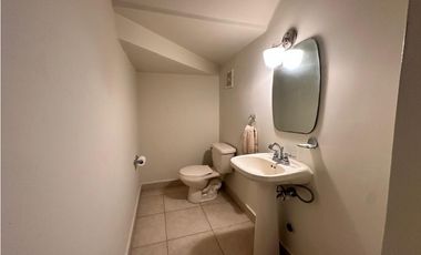 SE VENDE CASA EN VERSALLES, MODELO TOLEDO