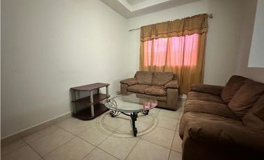 SE VENDE CASA EN VERSALLES, MODELO TOLEDO