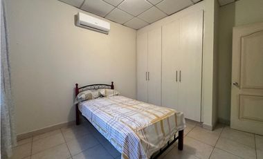 SE VENDE CASA EN VERSALLES, MODELO TOLEDO