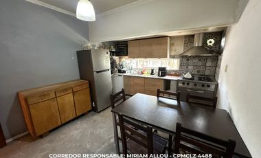 Casa 4 ambientes 210 m² en venta con cochera en Temperley