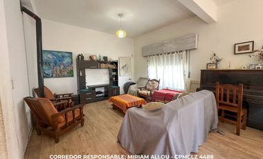 Casa 4 ambientes 210 m² en venta con cochera en Temperley