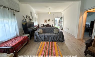 Casa 4 ambientes 210 m² en venta con cochera en Temperley