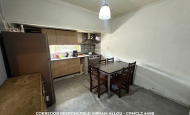 Casa 4 ambientes 210 m² en venta con cochera en Temperley