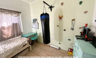 Casa 4 ambientes 210 m² en venta con cochera en Temperley