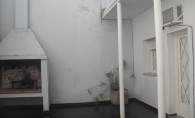 VENTA - CASA EN HIPOLITO YRIGOYEN 360