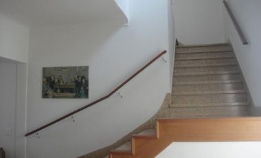 VENTA - CASA EN HIPOLITO YRIGOYEN 360