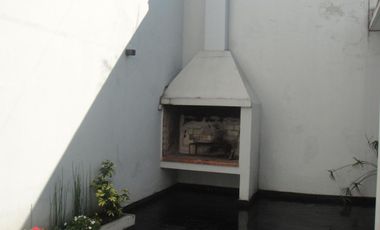 VENTA - CASA EN HIPOLITO YRIGOYEN 360