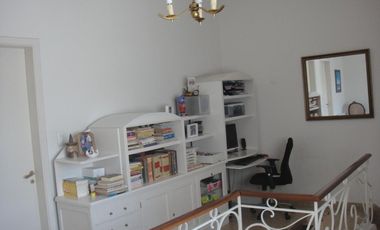 VENTA - CASA EN HIPOLITO YRIGOYEN 360