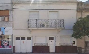 VENTA - CASA EN HIPOLITO YRIGOYEN 360