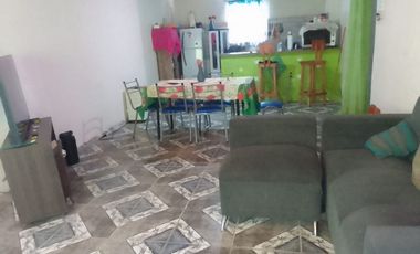 CASA DE 2 HABITACIONES. ZONA URBANA. ZONDA