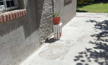 CASA DE 2 HABITACIONES. ZONA URBANA. ZONDA