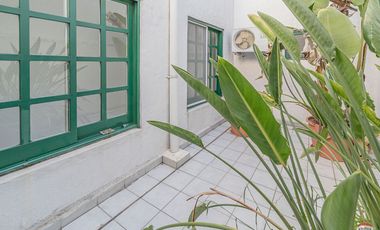 CASA 2 PLANTAS- CON TERRAZA Y PARRILLA - COCHERA