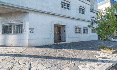 CASA 2 PLANTAS- CON TERRAZA Y PARRILLA - COCHERA