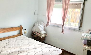 CASA VENTA 3 AMBIENTES C/COCHERA Y PATIO ARBOLADO