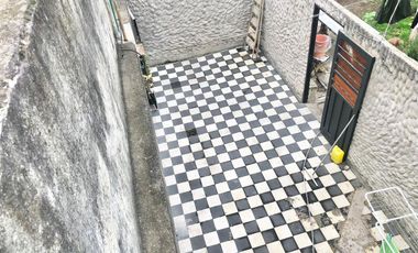 CASA VENTA 3 AMBIENTES C/COCHERA Y PATIO ARBOLADO