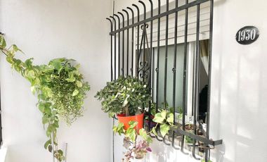 CASA VENTA 3 AMBIENTES C/COCHERA Y PATIO ARBOLADO
