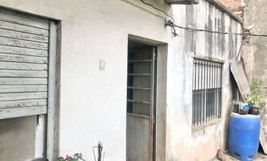 CASA VENTA 3 AMBIENTES C/COCHERA Y PATIO ARBOLADO