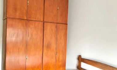 CASA VENTA 3 AMBIENTES C/COCHERA Y PATIO ARBOLADO