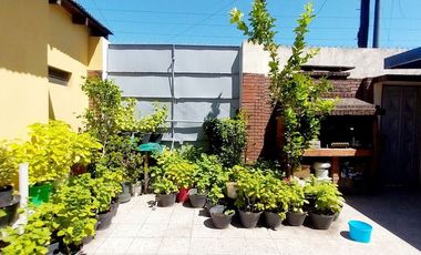 2 DEPTOS DE 2 AMBIENTES + 2 LOCALES VENTA BANFIELD